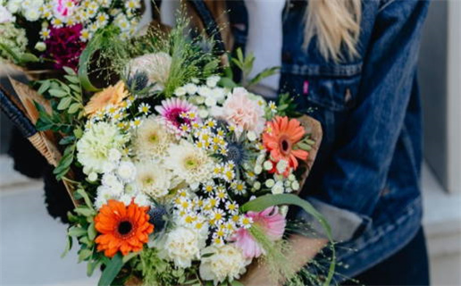 农历二〇二五年腊月十四黄历婚嫁不适宜吗,这天结婚合适吗