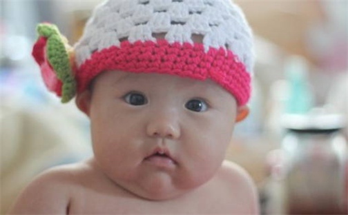 如何给2026年03月29日出生的何姓女宝宝起个好名字？专业分析与建议