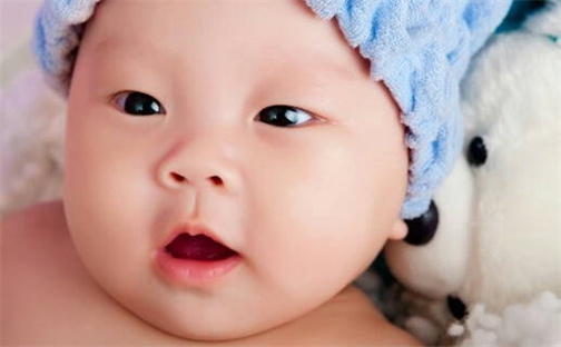 王姓2026/04/08出生男宝宝起名全攻略：名字推荐与禁忌字分析